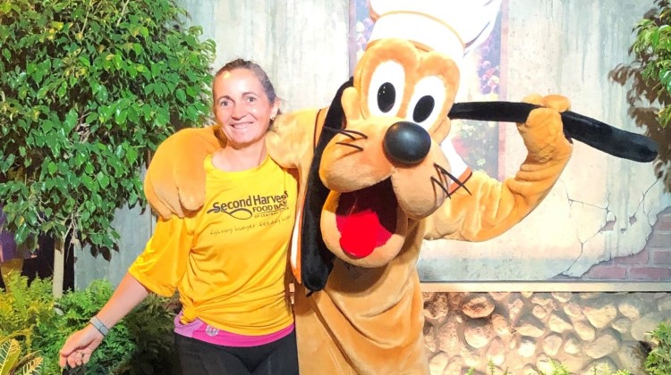 Second Harvest runner with Goofy at Disney Wine and Dine Half Marathon race.